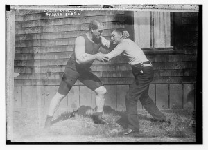 Martin "Farmer" Burns treinando com o campeão mundial peso pesado de boxe James J. Jeffries